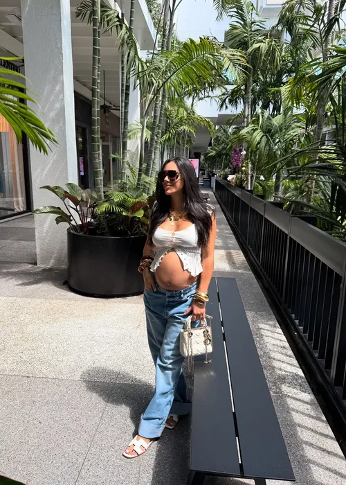 
				
					Bruna Biancardi exibe barrigão em viagem aos EUA e mostra 'mimos'
				
				