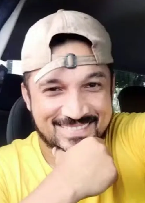 
				
					Cantor de arrocha é morto a tiros após discussão na Bahia
				
				