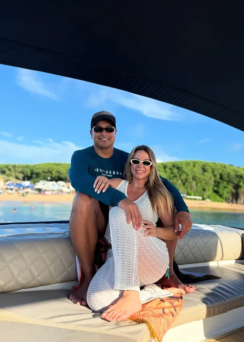 
				
					Carla Perez e Xanddy abrem álbum de fotos em viagem romântica
				
				