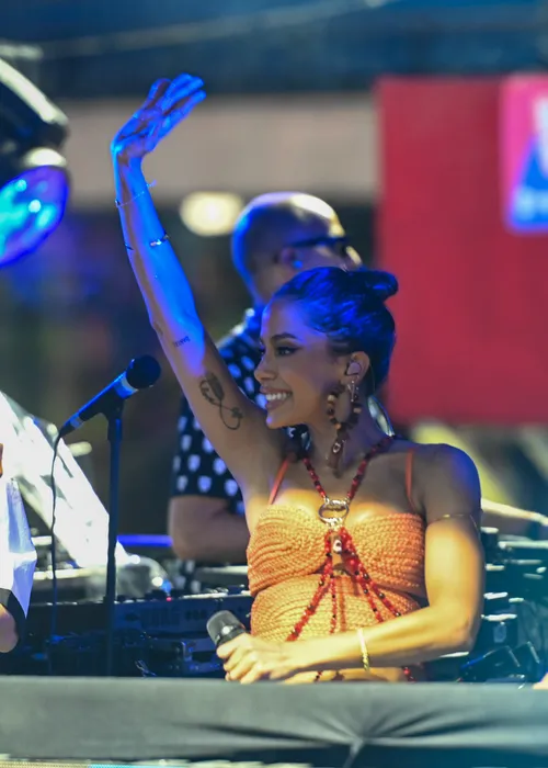 
				
					FOTOS: famosos curtem primeiro dia de Carnaval em Salvador
				
				