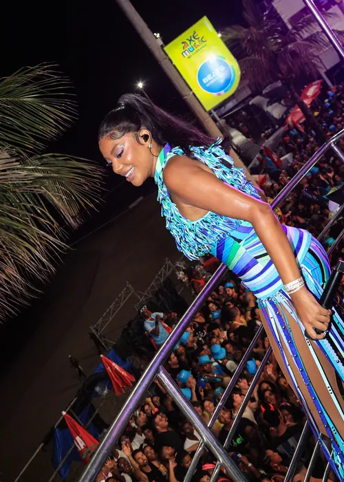 
				
					Carnaval 2025: Ludmilla emociona ao fazer homenagem a Preta Gil
				
				