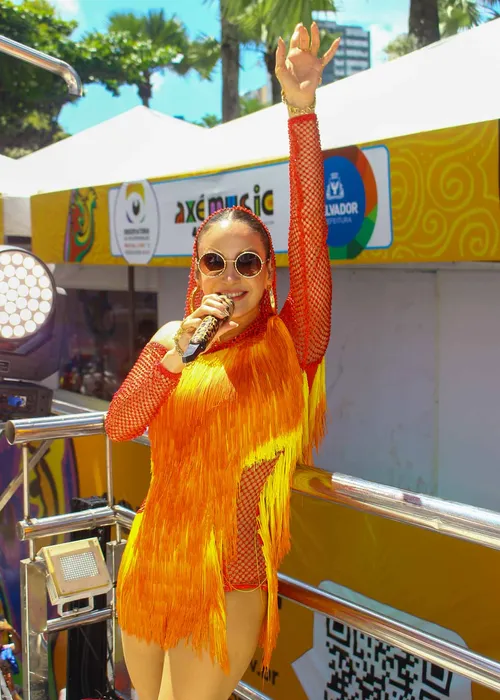 
				
					Carnaval: Claudia Leitte leva pipoca para circuito do Campo Grande
				
				