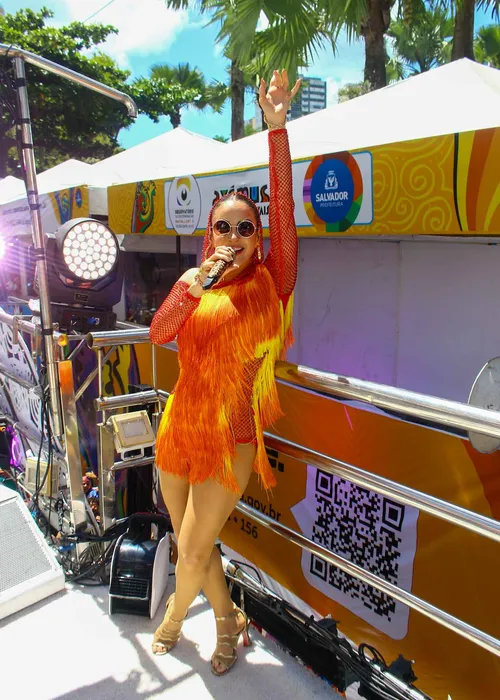 
				
					Carnaval: Claudia Leitte leva pipoca para circuito do Campo Grande
				
				