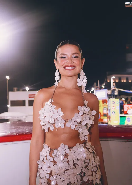 
				
					Carnaval: Juliette surge com look ousado ao lado do namorado na Bahia
				
				