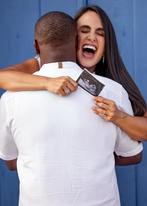 
				
					Carol Peixinho e Thiaguinho revelam sexo do bebê em chá revelação
				
				
