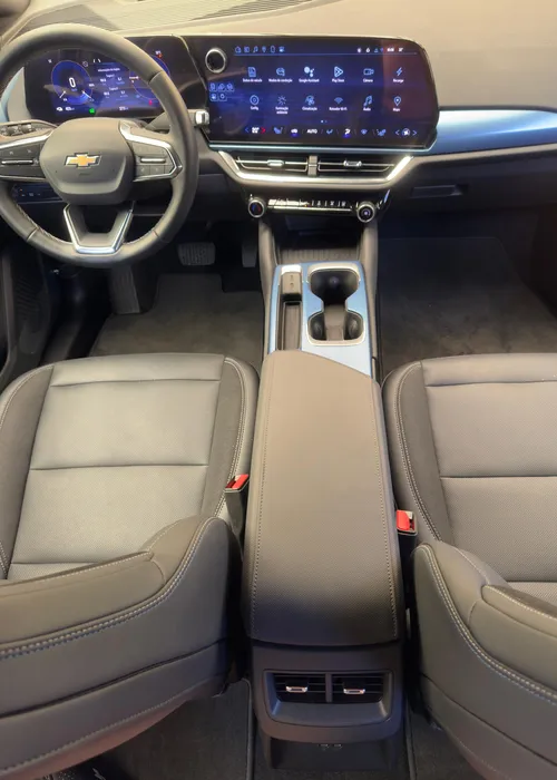 
				
					Chevrolet Equinox EV 2025: confira o test drive
				
				