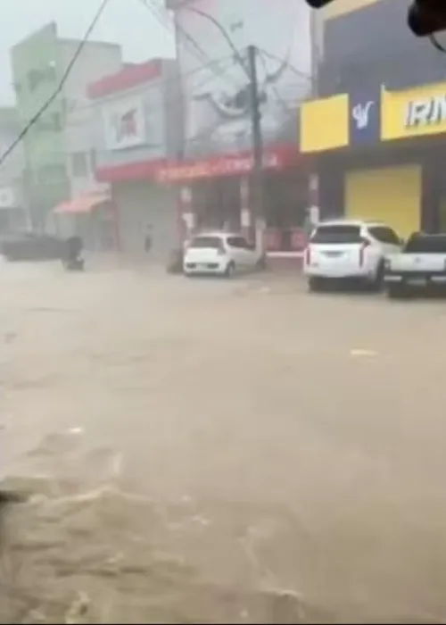 
				
					Cidades da Bahia decretam estado de emergência devido às fortes chuvas
				
				