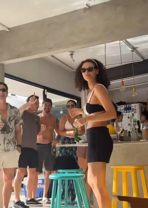 
				
					Débora Nascimento e Allan Souza Lima aparecem juntinhos em festa
				
				