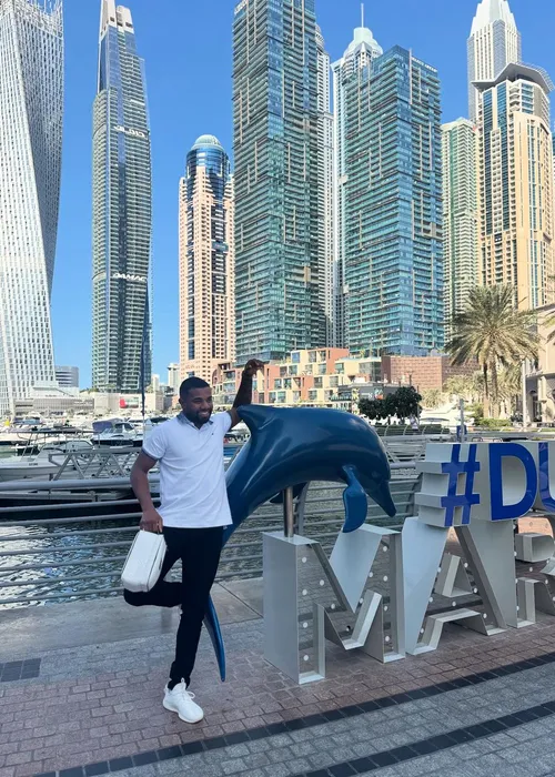 
				
					Ex-BBB Davi Brito celebra ida à Dubai com texto em árabe
				
				