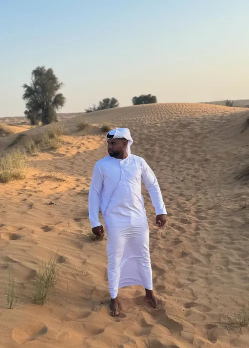 
				
					Ex-BBB Davi posa como 'sheik' e anda de camelo no deserto de Dubai
				
				