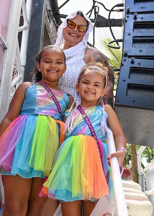 
				
					FOTOS: famosos curtem domingo de Carnaval em Salvador
				
				