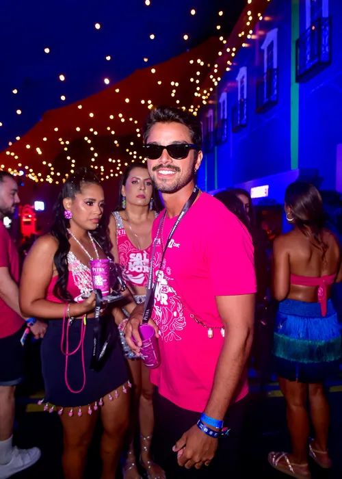 
				
					FOTOS: famosos curtem primeiro dia de Carnaval em Salvador
				
				