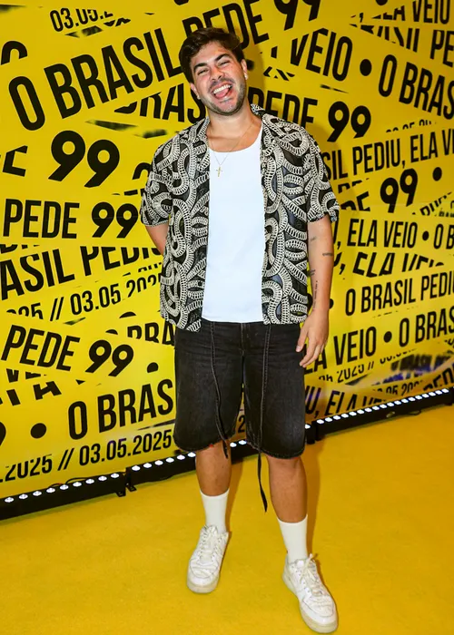 
				
					Famosos lotam área VIP do show de Lady Gaga; veja fotos
				
				