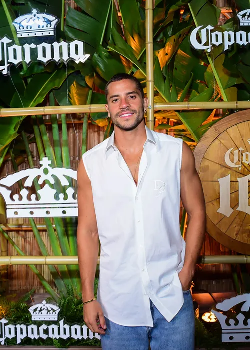 
				
					Famosos lotam área VIP do show de Lady Gaga; veja fotos
				
				