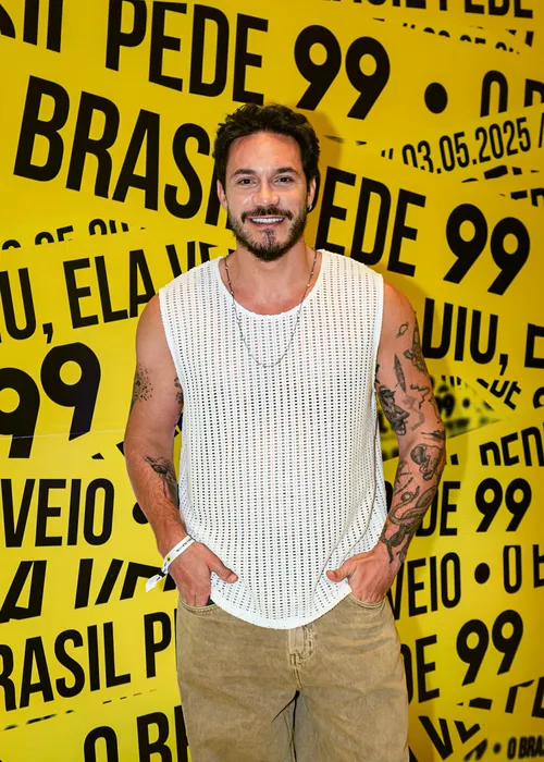 
				
					Famosos lotam área VIP do show de Lady Gaga; veja fotos
				
				