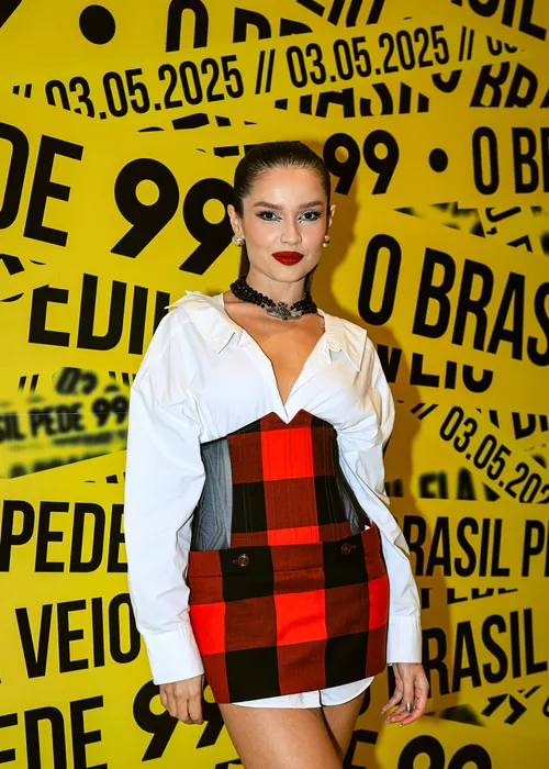 
				
					Famosos lotam área VIP do show de Lady Gaga; veja fotos
				
				
