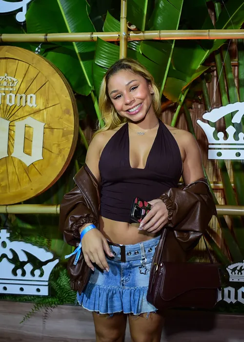 
				
					Famosos lotam área VIP do show de Lady Gaga; veja fotos
				
				