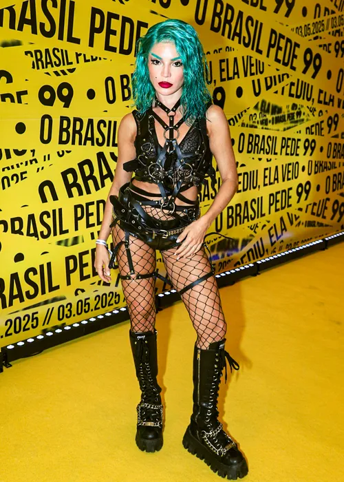 
				
					Famosos lotam área VIP do show de Lady Gaga; veja fotos
				
				