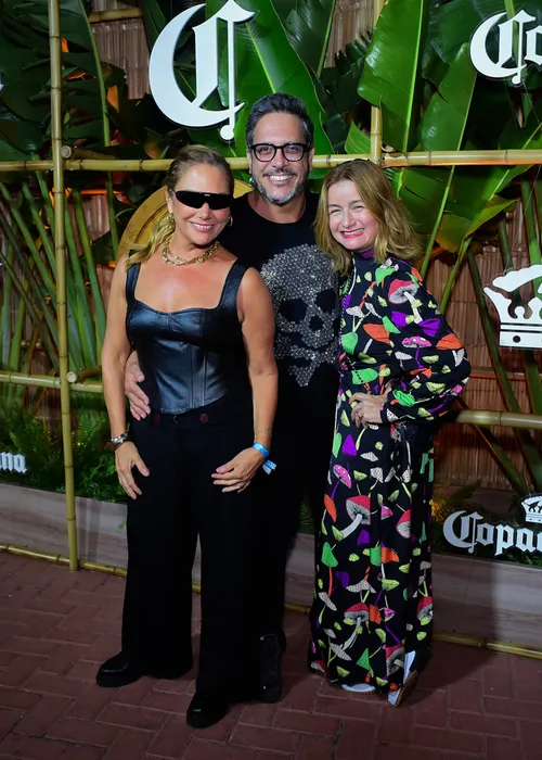 
				
					Famosos lotam área VIP do show de Lady Gaga; veja fotos
				
				