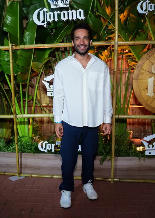 
				
					Famosos lotam área VIP do show de Lady Gaga; veja fotos
				
				