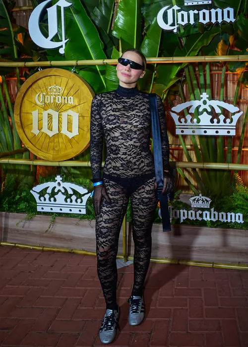 
				
					Famosos lotam área VIP do show de Lady Gaga; veja fotos
				
				