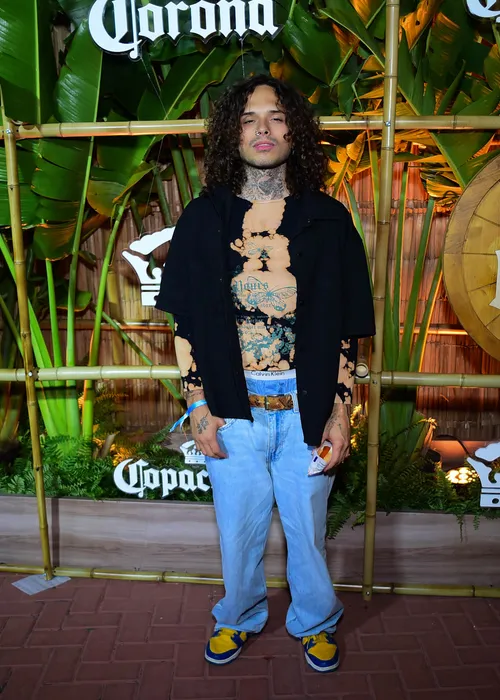 
				
					Famosos lotam área VIP do show de Lady Gaga; veja fotos
				
				