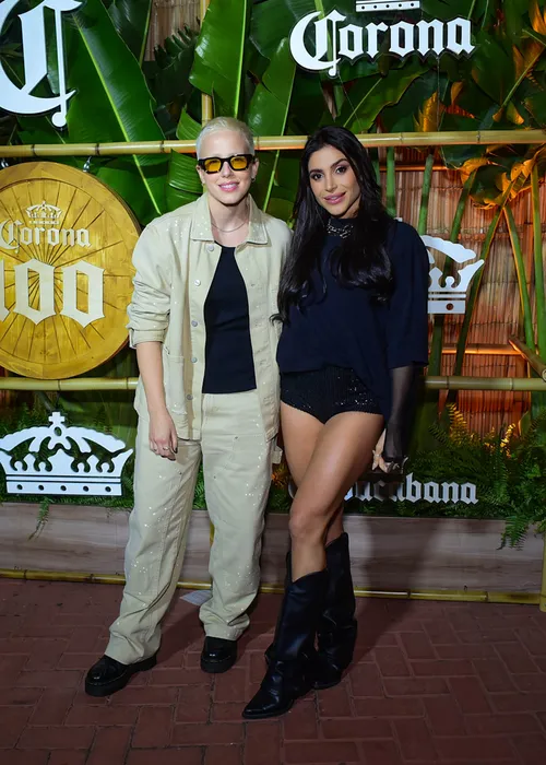 
				
					Famosos lotam área VIP do show de Lady Gaga; veja fotos
				
				