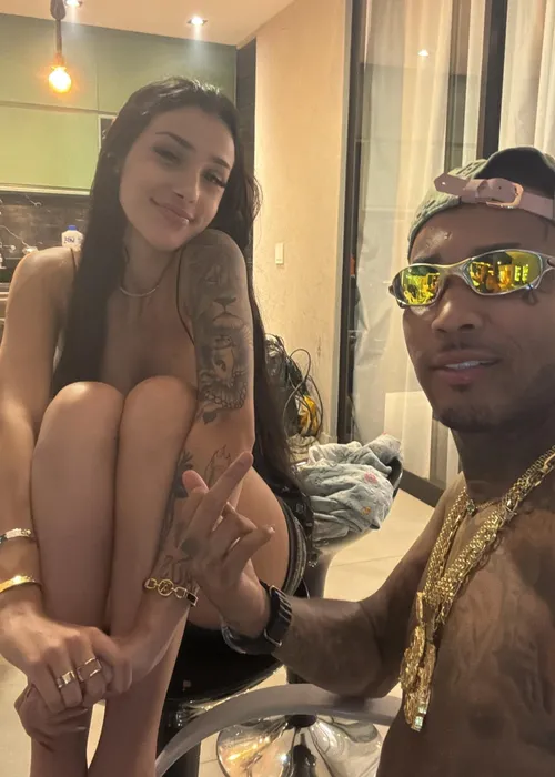 
				
					Bia Miranda tenta adiar parto após dar entrada em hospital às pressas
				
				