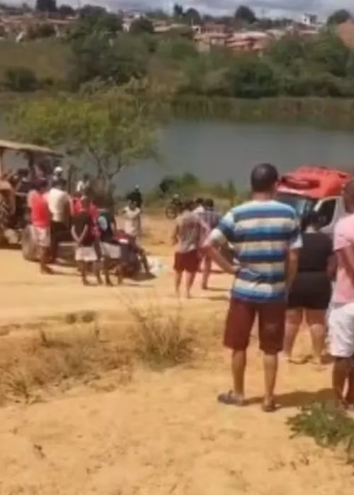 
				
					Homem morre após ser atropelado por trator desgovernado na Bahia
				
				