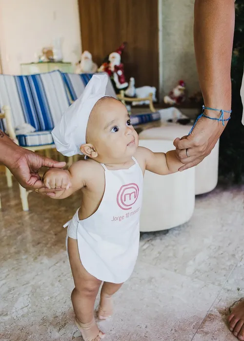 
				
					João Gomes e Ary Mirelle fazem festa temática de 10 meses do filho
				
				