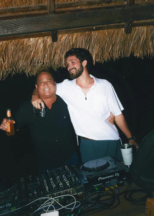 
					João Guilherme abre álbum de fotos após 'climão' em aniversário; veja
				
				