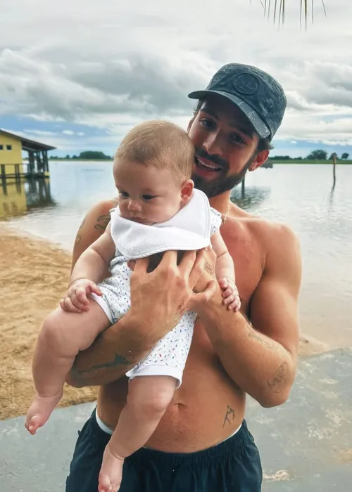 
					João Guilherme abre álbum de fotos após 'climão' em aniversário; veja
				
				