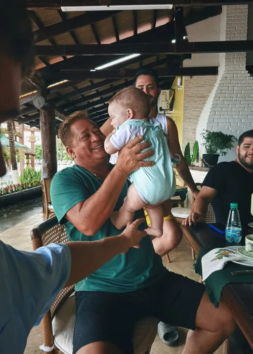 
					João Guilherme abre álbum de fotos após 'climão' em aniversário; veja
				
				