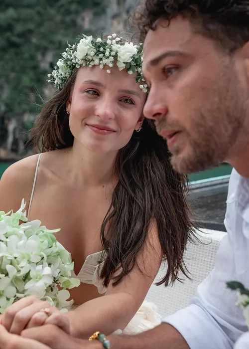 
				
					Larissa Manoela e André Luiz Frambach se casam na Tailândia; FOTOS
				
				