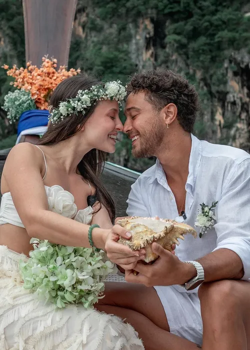 
				
					Larissa Manoela e André Luiz Frambach se casam na Tailândia; FOTOS
				
				