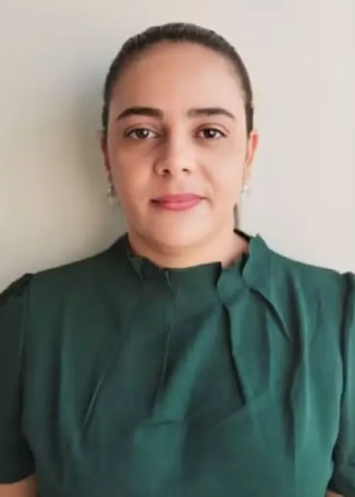 
				
					Mulher de 37 anos morre após ser picada por enxame de abelhas na Bahia
				
				