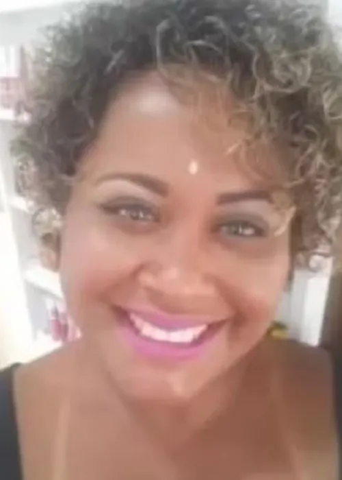 
				
					Mulher é encontrada morta com sinais de estrangulamento em Salvador
				
				