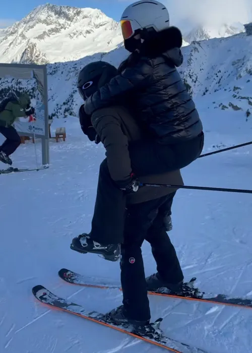 
				
					Nora de Luciano Huck abre álbum de fotos na França com o amado
				
				