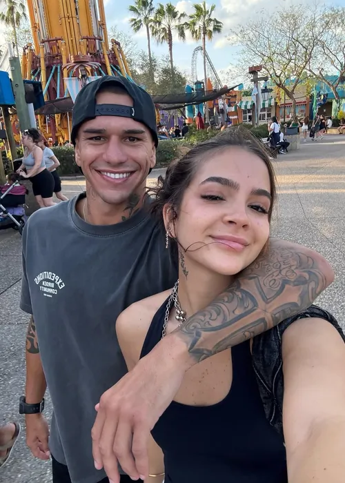 
				
					Quem é Luan Vinícius, novo namorado de Mel Maia
				
				