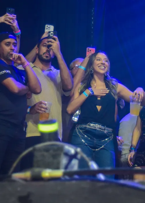 
				
					Renata Saldanha e Maike curtem noite em clima de romance: 'Especial'
				
				
