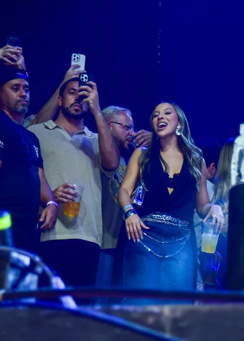 
				
					Renata Saldanha e Maike curtem noite em clima de romance: 'Especial'
				
				