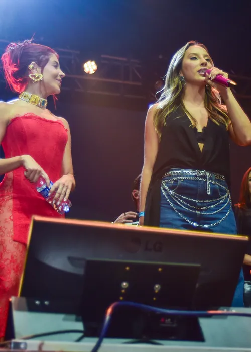 
				
					Renata Saldanha e Maike curtem noite em clima de romance: 'Especial'
				
				