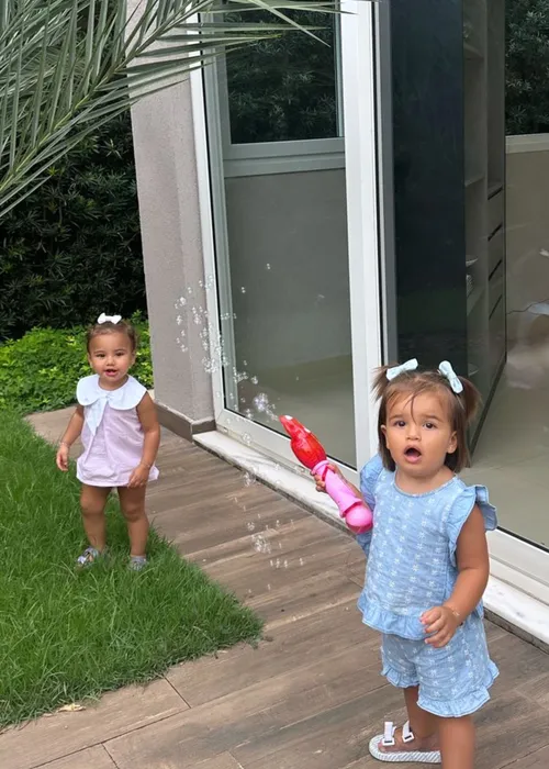 
				
					Sem Neymar, Bruna Biancardi publica foto de momento fofo com filha
				
				