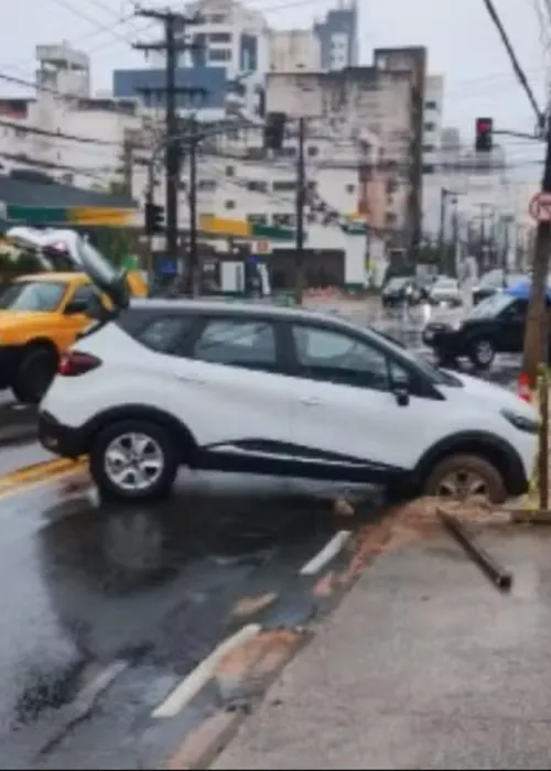 
				
					Terça-feira de chuva é marcada por transtornos em Salvador e RMS
				
				