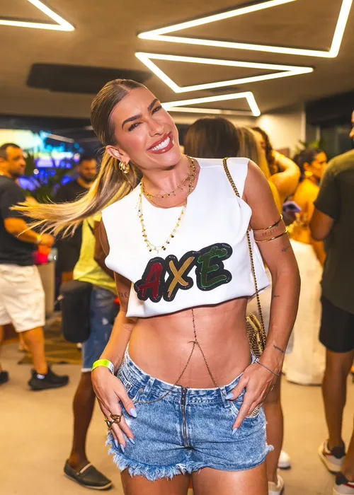 
				
					Timbalada recebe Ivete Sangalo e Liniker em 1º ensaio de 2025; FOTOS
				
				