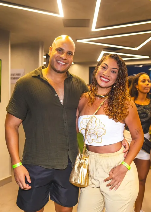 
				
					Timbalada recebe Ivete Sangalo e Liniker em 1º ensaio de 2025; FOTOS
				
				