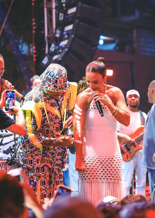 
				
					Timbalada recebe Ivete Sangalo e Liniker em 1º ensaio de 2025; FOTOS
				
				