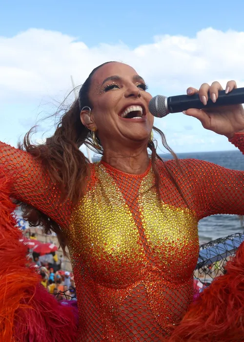 
				
					Ivete Sangalo revela desconforto no Carnaval e excesso de gases; VÍDEO
				
				