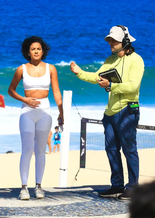 
				
					'Vale Tudo': Bella Campos e Humberto Carrão gravam 'beijão' na praia
				
				