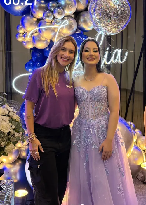 
				
					Virginia recebe crítica sobre look usado em festa da filha e rebate
				
				